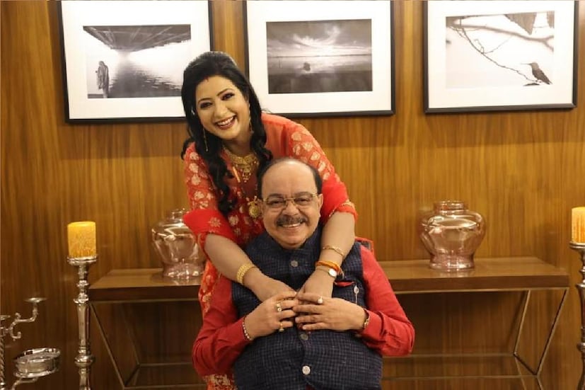 *সব সময়েই যেমন তাঁরা রঙ মিলিয়ে পোশাক পরেন, প্রেমের দিনেও তার ব্যতিক্রম হওয়ার কথাই ছিল না, হয়নিও। প্রেমের রঙ লাল। তাই এ দিন লাল রঙে সেজেছিলেন দু'জনেই। ছবিঃ ফেসবুক।