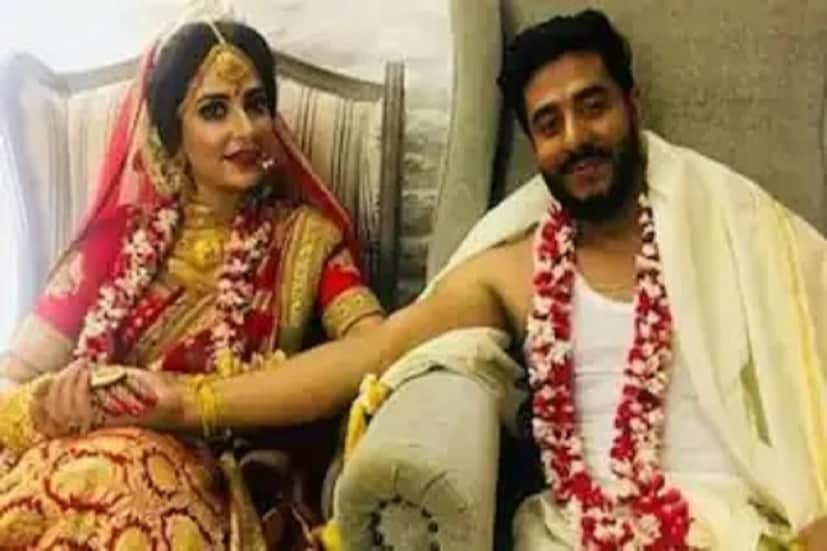 তবে রাজ-শুভশ্রীর বিয়ের দিনটার ফ্ল্যাশব্যাকে গেলে মনে পড়ে লাল বেনারসির সঙ্গে শুভশ্রীর গা ভর্তি গয়না ৷ বিয়ের পরে প্রতিটি মানুষের জীবনে চোখে পড়ার মত পরিবর্তন আসে ৷ ফাইল ছবি ৷