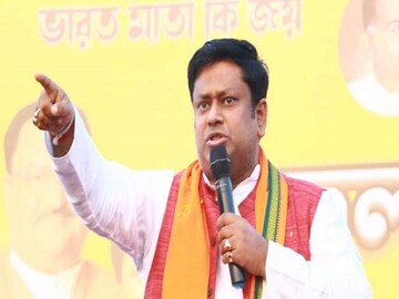 ‘আমরা সব জায়গাতেই প্রার্থী দেব, যেখানে দেব না, সেখানে না দেওয়ার জন্যই দেব না’ ইঙ্গিতপূর্ণ মন্তব্য সুকান্তর 