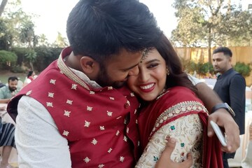স্বরার সঙ্গে ছেলের বিয়ে নিয়ে খুশি নন শাশুড়ি? ফ্যামিলি ছবি দেখে কটাক্ষ নায়িকাকে!