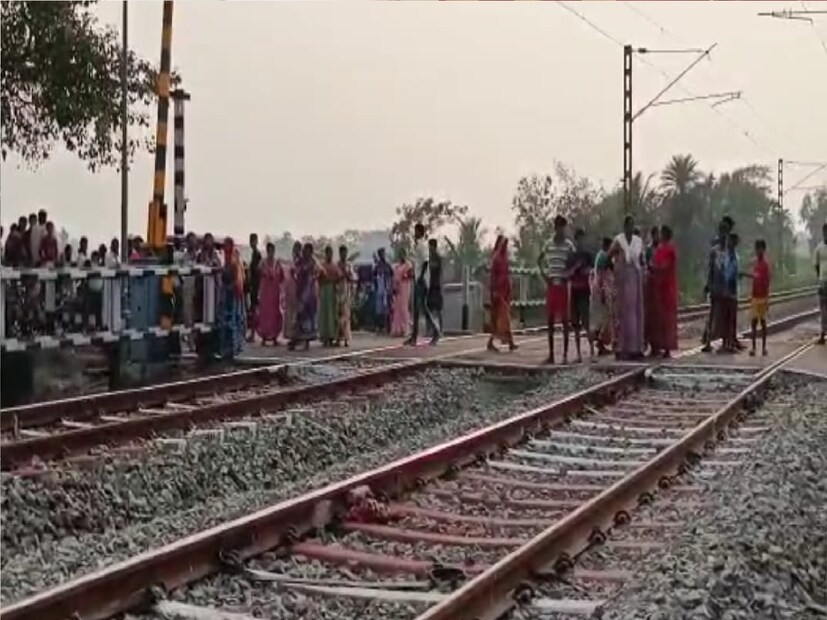 বিশাল মাপের ট্রেনগুলো লাইন দিয়ে যাওয়ার সময়ে মাটিতে এমন কম্পন শুরু হয় মনে হয় লাইন তার জায়গা থেকে সরে যাবে। আর যদি সরে যায় তাহলেই ঘটবে বড় বিপত্তি। তাই কম্পনে লাইনকে এক জায়গায় রাখতেই এই পাথর ব্যবহার করা হয়।