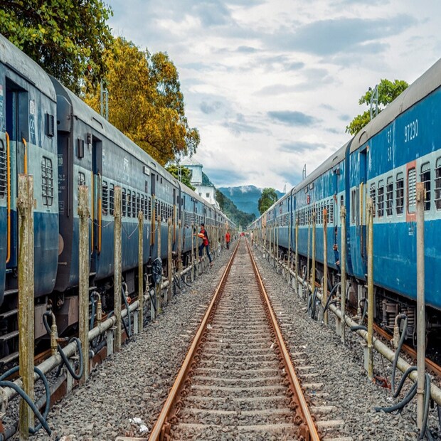 তবে Train- এর ফুল ফর্ম রয়েছে। আর জেনারে  নলেজ হিসেবে সেটা জেনে রাখা ভালো। তাহলে আপনিও তা অন্যকে জিজ্ঞেস করতে পারবেন। 