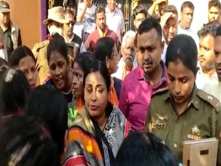 ভোটের আগে আক্রান্ত খোদ মহিলা কমিশনের চেয়ারপার্সন