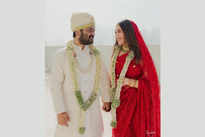  অন্যদিকে এক অন্তরঙ্গ অনুষ্ঠানে কমেডিয়ান কুমার বরুণের সঙ্গে গাঁটছড়া বাঁধলেন অভিনেত্রী মানভি গাগরু। (ছবি: ইনস্টাগ্রাম)