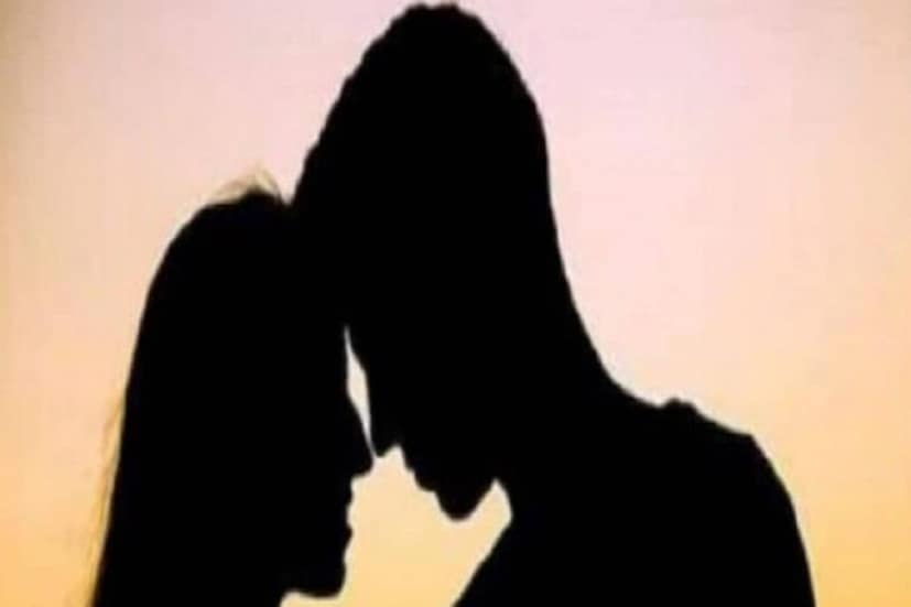 এই অ্যাপগুলিতে আপনি চাইলে বান্ধবী ভাড়া করতে পারেন। আপনি তাঁদের সঙ্গে ঘুরতে যেতে, শপিং করতে পারবেন। (প্রতীকী ছবি)