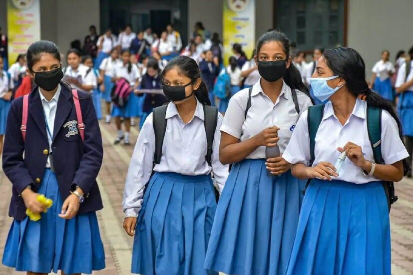 West Bengal Weather Update:  ১৪  ফেব্রুয়ারি ভ্যালেন্টাইন্স ডের দিন শীতের আমেজ ফিরবে। হালকা শীতের আমেজ ফিরতে পারে। আলিপুর হাওয়া অফিস নিজেদের ওয়েদার আপডেটে এমন ইঙ্গিতই দিচ্ছে৷  কলকাতা সহ দক্ষিণবঙ্গের একাধিক জেলায় তাপমাত্রা কমতে পারে।