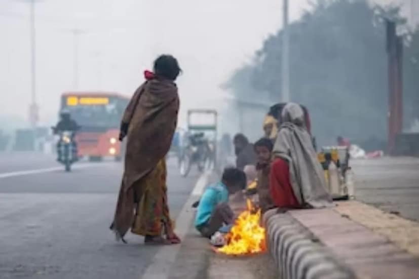 মধ্যপ্রদেশে রাত ঠান্ডা আর দিন গরম:  আবহাওয়া অধিদফতর জানিয়েছে, পশ্চিমী ঝঞ্ঝা অতিক্রম করার পর উত্তর দিক থেকে সরাসরি বাতাস বয়ে যাচ্ছে। এদিন রোদ ঝলমলে থাকায় ঠান্ডা থেকে স্বস্তি পাওয়া গেলেও রাতগুলো এখনও ঠাণ্ডা পড়ছে। আবহাওয়াবিদদের বিশ্বাস, শীতের উত্থান-পতন ফেব্রুয়ারিতেও অব্যাহত থাকবে। আজ অর্থাৎ সোমবার সিওনি ও বালাঘাটে শৈত্যপ্রবাহ বয়ে যাবে। সেখানেও হালকা কুয়াশা থাকবে।