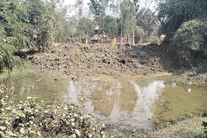 গ্রাম পঞ্চায়েত কার্যালয়ের সামনেই চলছে বেআইনি কাজ! খবর পেয়ে তদন্তে ব্লক প্রশাসন
