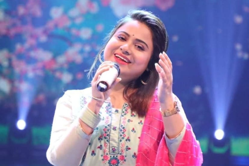 যুগ্মভাবে প্রথম হওয়া প্রসঙ্গে অস্মিতার মত, “‘যুগ্ম’ শব্দটা যে খারাপ একেবারে লাগে না তা নয় (হাসি)। তবে একটা কথা বলতেই হবে এ বিষয়ে এই পুরস্কারটাই আমার কাছে ভীষণভাবে আকস্মিক। কখনও আশাই করিনি এ সম্মান আমার ঝুলিতে আসবে। আবার এটাও ঠিক যে সেরার সেরা হতেই হবে এটা ভেবেও অংশগ্রহণ করিনি। পারফরমেন্স নিয়ে সবসময়ই চিন্তা ছিল তাঁর। চ্যাম্পিয়নের জায়গায় রানার আপ-এর তালিকায় নাম থাকলেও অবাক হতাম না।'