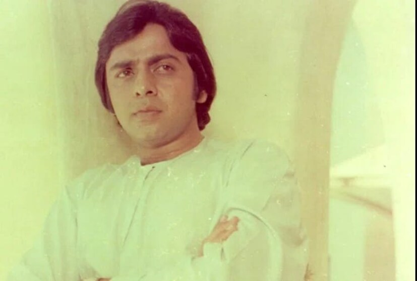 অভিনেতা তার শারীরিক অবস্থার জন্য স্ত্রীকে দায়ী করতে শুরু করলেন, এরপরেই দুজনের মধ্যে দূরত্ব বাড়ে! এদিকে স্ত্রীর সঙ্গে দ্বন্দ্বের মধ্যেই বিনোদ প্রেমে পড়েন সহ-অভিনেত্রী বিন্দিয়া গোস্বামীর। দুজনের মধ্যে ঘনিষ্ঠতা বাড়তে থাকে এবং একদিন হঠাৎ দুজনে বিয়েও সেরে ফেলেন। কিন্তু বিয়ের খবর আসতেই দ্বিতীয় স্ত্রী বিনোদ মেহরাকে হুমকি দিতে শুরু করেন।