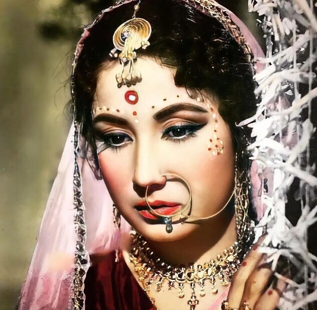 অসুস্থতা সত্ত্বেও মীনা কুমারী কমলের কথা মেনে নেন এবং ছবিটি সম্পন্ন করেন। ১৯৭২ সালের ৩১ মার্চ মীনা কুমারী প্রয়াত হন।