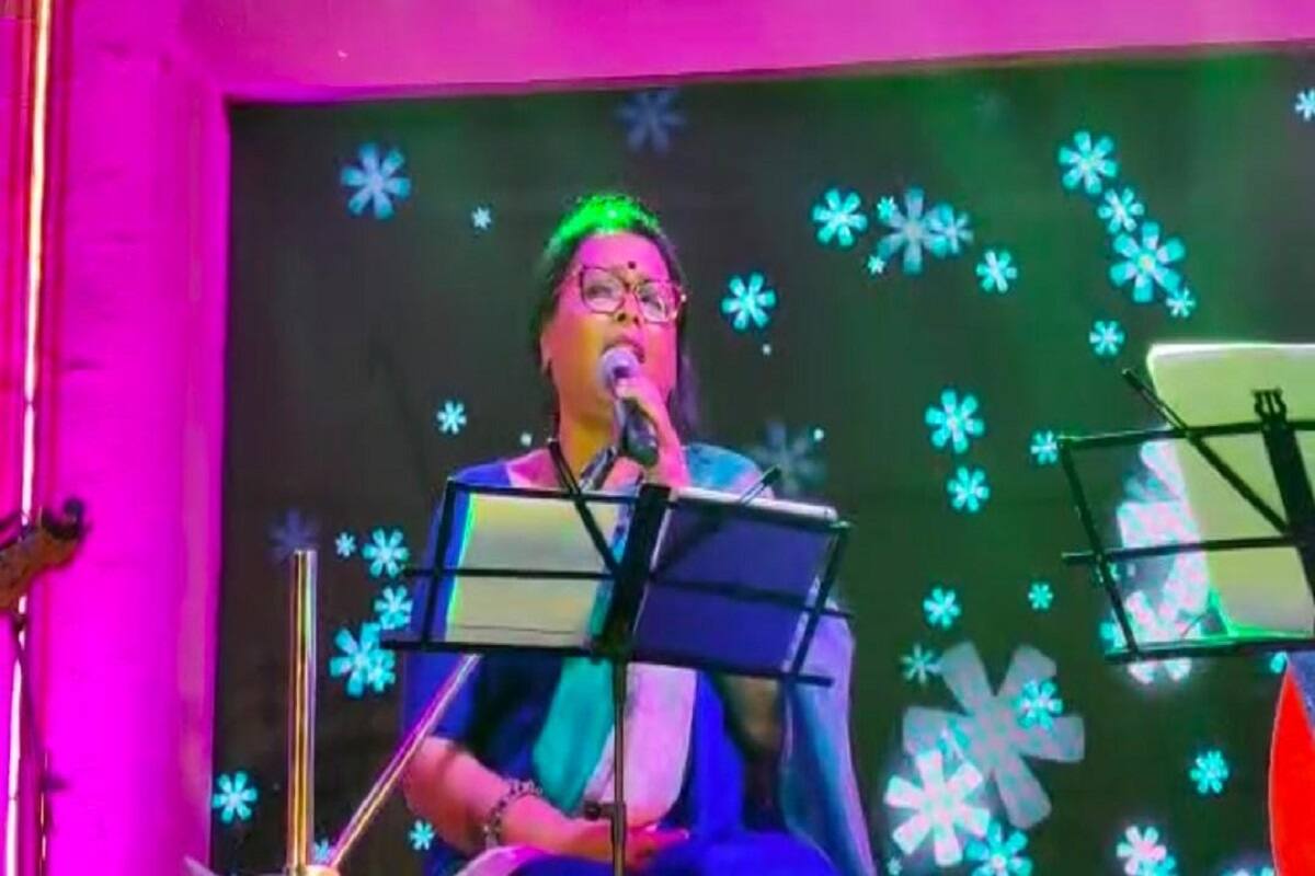 রবীন্দ্র সঙ্গীত ছাড়া অন্য গান কঠোর ভাবে নিষিদ্ধ