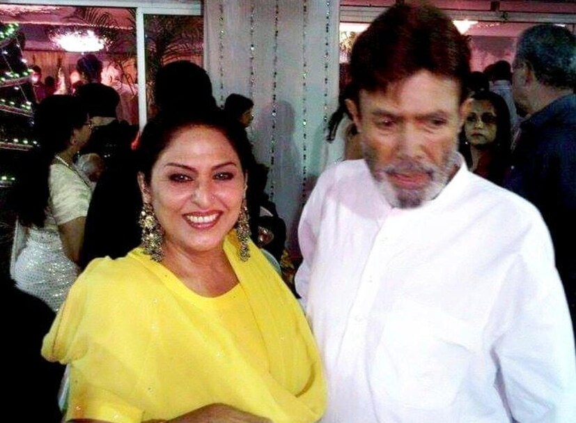 সাক্ষাৎকারে অঞ্জু বলেন, &quot;রাজেশ খান্না ছিলেন খুবই রক্ষণশীল ব্যক্তিত্ব। অথচ কোনও না কোনওভাবে তিনি সর্বদা আধুনিক মেয়েদের প্রতিই আকৃষ্ট হন। আর সেইজন্যই বিভ্রান্তি বরাবরই আমাদের সম্পর্কের একটি বড় অংশ জুড়ে ছিল। আমি যদি স্কার্ট পরতাম, সে বিরক্ত হত, তুমি শাড়ি পরো না কেন? &quot;আমি যদি শাড়ি পরতাম, তাহলে উনি বলতেন, 'তুমি ভারতীয় মহিলার ইমেজ দেখানোর চেষ্টা করছ কেন?'