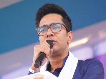  অভিষেক বন্দ্যোপাধ্যায়