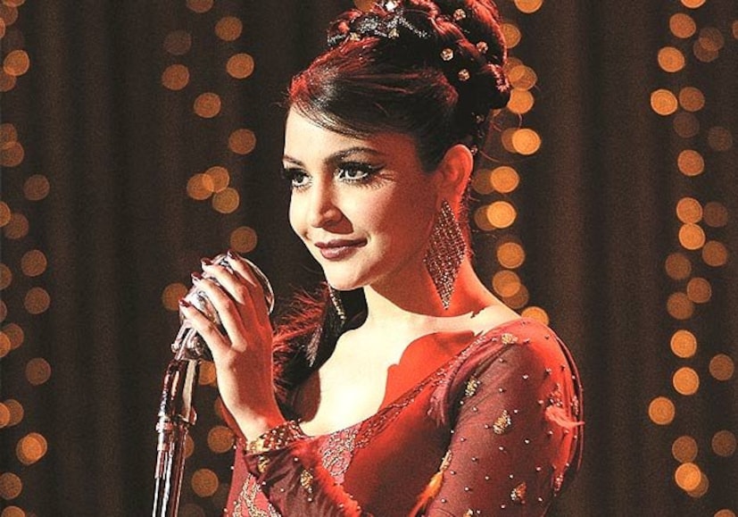  ৭-অনুষ্কা শর্মা ‘বম্বে ভেলভেট’ (২০১৫) ছবিতে ‘রোজি’ নামে একজন জ্যাজ গায়িকার ভূমিকায় অভিনয় করেছেন।