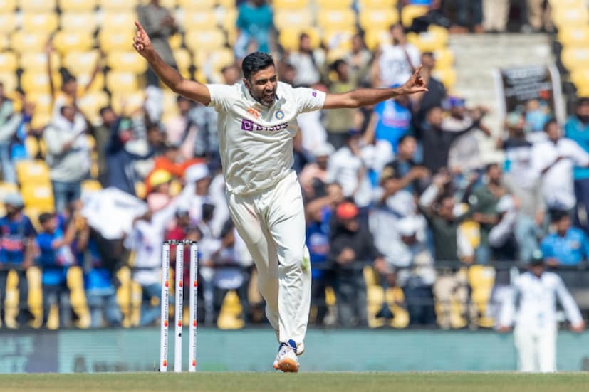 এর আগে ২০২২-এর মার্চে শ্রীলঙ্কার বিরুদ্ধে মোহালি টেস্টে কপিল দেবের ৪৩৪ উইকেটে রেকর্ড ভেঙেছিলেন অশ্বিন। হয়েছিলেন টেস্টে ভারতীয় দ্বিতীয় সর্বোচ্চ উইকেটে শিকারী।