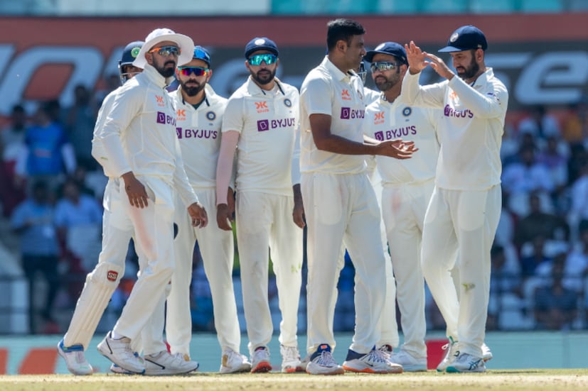 নাগপুর টেস্টে অস্ট্রেলিয়াকে ইনিংস ও ১৩২ রানে হারিয়েছে ভারত। প্রথম ইনিংসে ৫ উইকেট নিয়েছিলেন রবীন্দ্র জাদেজা। আর দ্বিতীয় ইনিংসে ৫ উইকেট নিলেন রবিচন্দ্রন অশ্বিন। সঙ্গে একাধিক রেকর্ড গড়লেন ভারতীয় তারকা অফ স্পিনার।