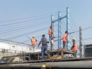 বর্ধমানে ভাঙা হচ্ছে পুরনো রেল ওভারব্রিজ, কি কি সুবিধা হবে দেখে নিন