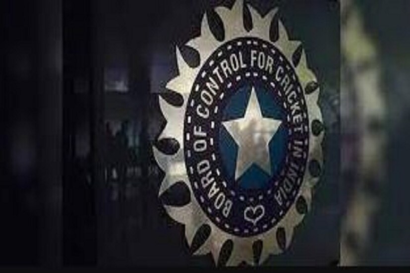চেতন শর্মার চাকরির খড়গ! সংবাদ সংস্থা পিটিআই-এর রিপোর্ট অনুযায়ি, বিসিসিআই এই মারাত্মক স্টিং অপারেশনের বিষয়ে নজর রাখছিল। জাতীয় দলের নির্বাচকরা ভারতীয় ক্রিকেট বোর্ডের সাথে চুক্তিতে আবদ্ধ এবং সেই চুক্তি অনুযায়ি  দলের সঙ্গে  সম্পর্কিত বিষয়ে প্রকাশ্যে আলোচনা করার অনুমতি নেই।