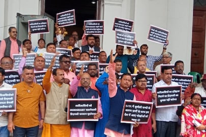 গোর্খাল্যান্ডের দাবি ঘিরে বিপাকে বিজেপি৷ 