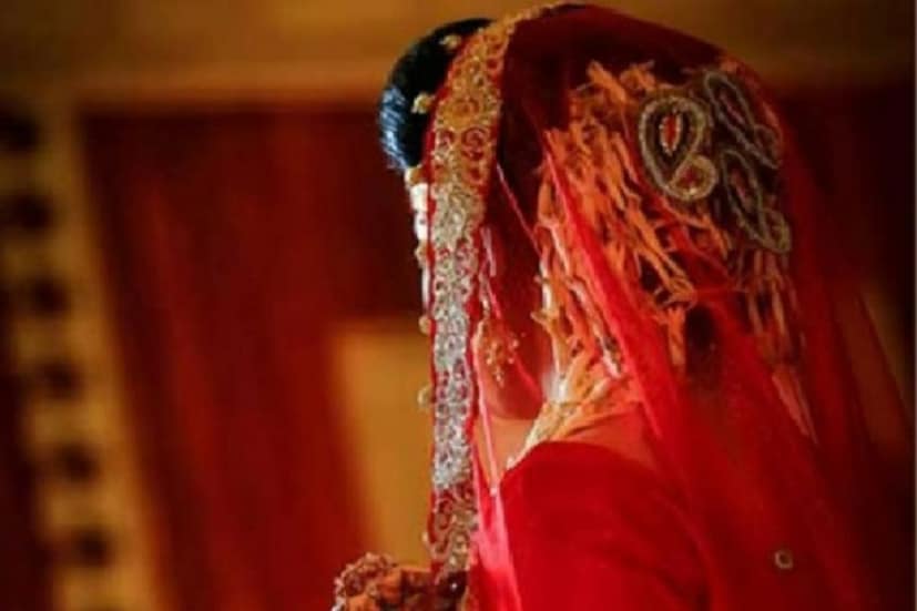 শেষমেশ অনেক চেষ্টার পর বিয়ের তারিখ ঠিক হয়। স্থির হয় দুজনের বিয়ে হবে বরেলির ভুতেশ্বর নাথ মন্দিরে। সেইমতো মন্দিরে সেজে ওঠে মণ্ডপ। বর ও কনে উভয়েই নির্ধারিত তারিখে মন্দিরে পৌঁছে যান।