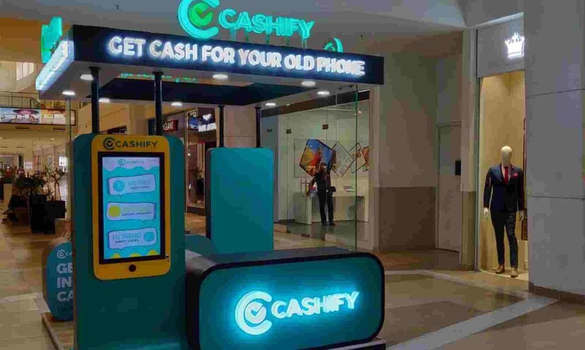সেকেন্ড হ্যান্ড ফোনের বাজারে Cashify দ্রুত জনপ্রিয়তা অর্জন করেছে। এই ওয়েবসাইটটি গ্রাহকদের পুরনো ফোন বিক্রি এবং কেনা উভয়ের জন্য একটি উপযুক্ত প্ল্যাটফর্ম প্রদান করে। এখানে সেকেন্ড হ্যান্ড ফোন কেনার সময় গ্রাহকরা তাঁদের পছন্দের মোবাইল ব্র্যান্ড এবং পছন্দের মডেলও বেছে নিতে পারবেন। শুধু তাই নয়, Cashify সময়ে সময়ে নানা ডিসকাউন্ট অফারও দেয়।
