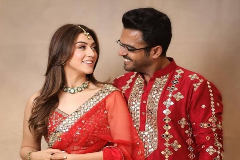 তাঁর বিয়ের পরেই শোনা গিয়েছিল, যে বান্ধবীর বিয়ে খেতে গিয়েছিলেন, তাঁর প্রাক্তন স্বামীকে ‘চুরি’ করেছেন হংসিকা। সেই সোহেল কাঠুরিয়াকেই বিয়ে করেছেন তিনি। গত বছর ডিসেম্বরে গাঁটছড়া বেঁধেছেন ঘটা করে। তার পরে সেই বিতর্কে মুখ খুললেন নায়িকা।