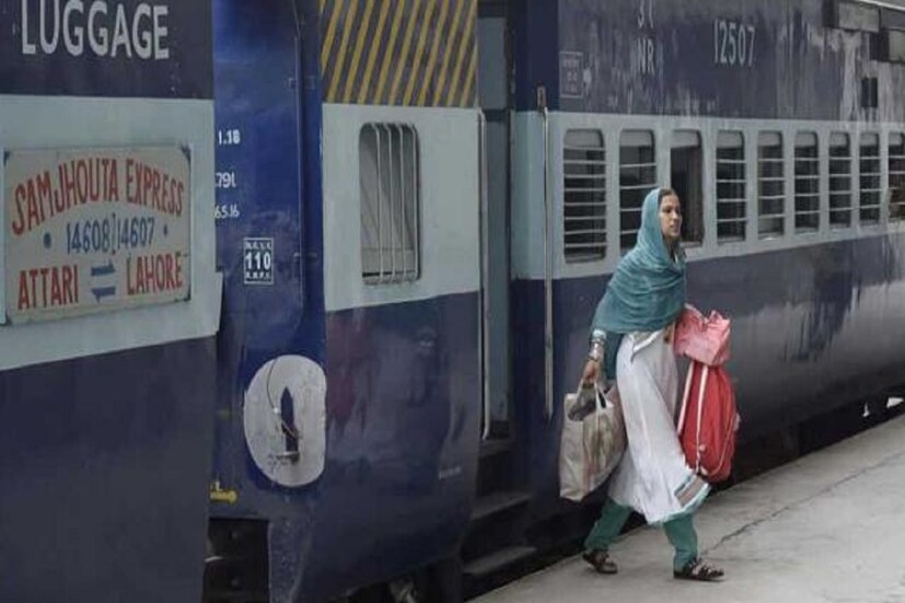 তবে, অনেকেই হয়তো জানেন না, ভারতীয় রেল বিদেশেও পৌঁছে দেয় যাত্রীদের। ভারতেই এ রকম ৩টি ট্রেন রয়েছে, যা আপনাকে পৌঁছে দেবে বিদেশে। আজ সেই ৩টি ট্রেন সম্পর্কেই জানানো হল।