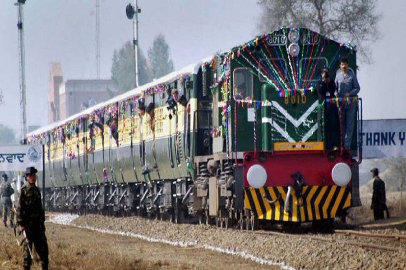 সমঝোতা এক্সপ্রেস (Samjhauta Express): ভারত এবং পাকিস্তানের মধ্যে সিমলা চুক্তি স্বাক্ষর হওয়ার পর ১৯৭৬ সালে ২২ জুলাই শুরু হয় সমঝোতা এক্সপ্রেস নামে এই ট্রেনটি। অমৃতসর থেকে লাহোর পর্যন্ত মোট ৫২ কিমি রাস্তা রয়েছে এই রুটে। শুরুতে প্রতিদিন ট্রেন চললেও পরে কমিয়ে সপ্তাহে ২ বার করা হয়। 