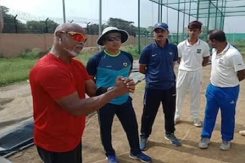 আসলে সংবাদমাধ্যমের রিপোর্টে দাবি করা হয় যে, খারাপ আসক্তির কারণেই ক্রীড়া জগৎ থেকে মুছে গিয়েছিল বিনোদের নাম। নিয়ম-শৃঙ্খলা না-মানার দরুন অল্প সময়েই ভেঙে পড়েছিল কেরিয়ার। শুধু তা-ই নয়, ব্যক্তিগত জীবনে তাঁর নানা কার্যকলাপ নিয়েও উঠেছিল বিস্তর সওয়াল। অর্থাৎ বিতর্ক কিছুতেই পিছু ছাড়ে না তাঁর। সম্প্রতি তাঁর নামে উঠেছে ভয়ঙ্কর অভিযোগ। আর অভিযোগকারিণী খোদ তাঁর বর্তমান স্ত্রী আন্দ্রিয়া হেউইট। বিনোদের বিরুদ্ধে মারধরের গুরুতর অভিযোগ এনেছেন আন্দ্রিয়া।