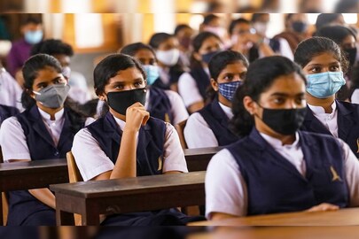 পুরনো অ্যাডমিট কার্ড আনায় ঢুকতে বাধা, পুলিশের সহায়তায় শেষমেশ পরীক্ষা দিল ৩ ছাত্রী
