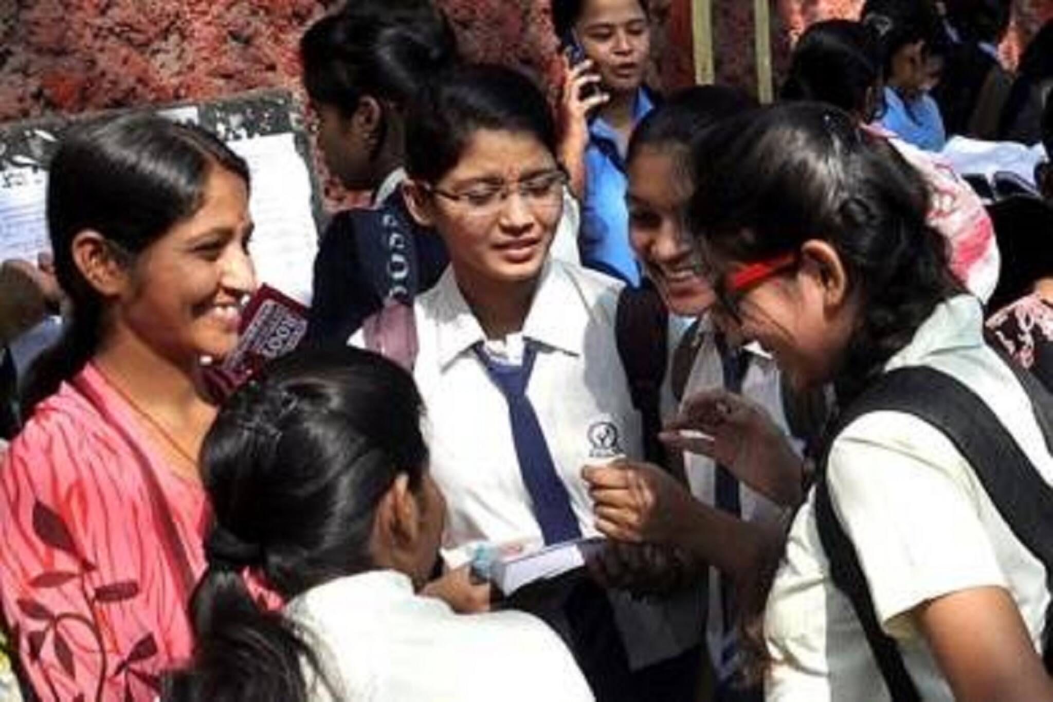 ইংরেজি প্রশ্নপত্র ফাঁস নয়, এটা 'পরিকল্পনামাফিক চক্রান্ত', বিবৃতি পর্ষদের