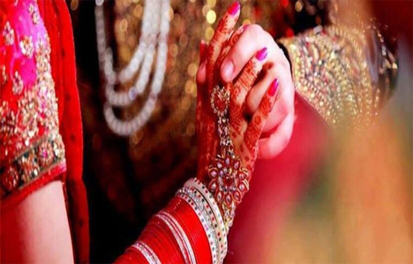 বৈজ্ঞানিকভাবে বলা হয়, ফুল এবং এর সুগন্ধ কামশক্তি বাড়াতে কাজ করে, তাই ঘরটি ফুল দিয়ে সাজানো হয়। যাতে বরের ও বউ-এর বোঝাপড়া আরও মজবুত হয়। সম্পর্কও সুন্দর থাকে।