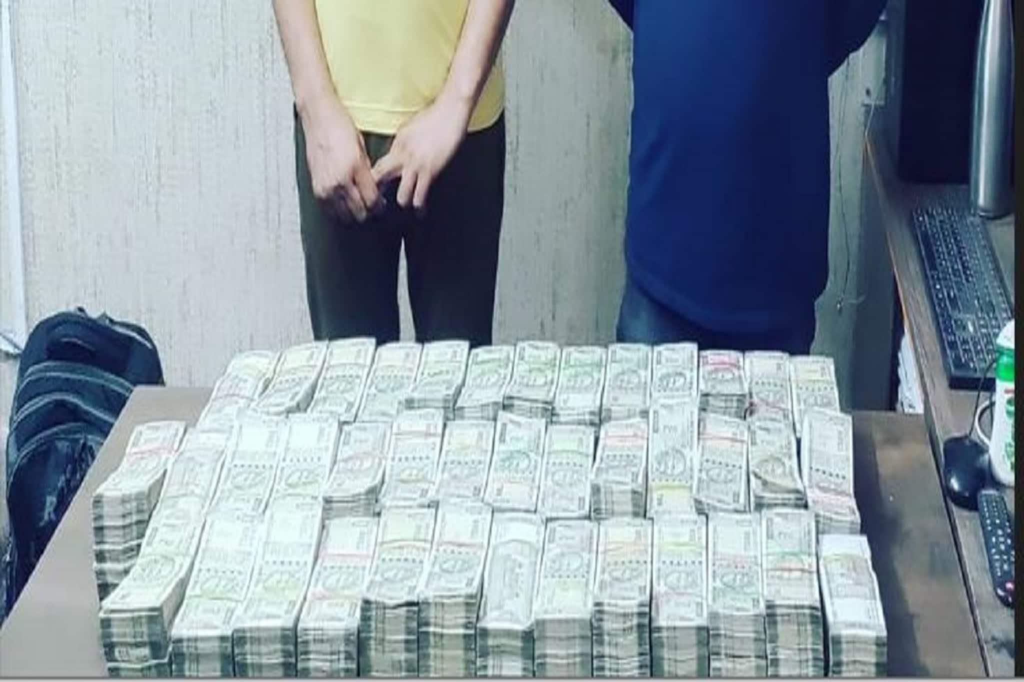 আবার টাকা শহরে, এবার গড়িয়াহাট মোড় থেকে উদ্ধার টাকার পাহাড়