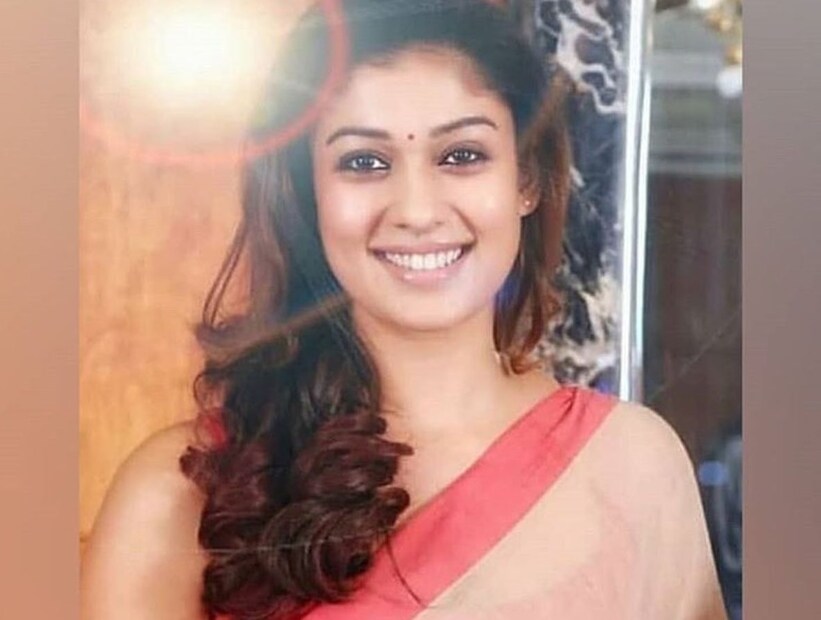 এমনকী অভিনেত্রীর এ-ও অভিযোগ যে, এক বার তাঁর কাছে প্রধান চরিত্রে অভিনয় করার প্রস্তাব এসেছিল। তবে সেটা ছিল আনুকূল্যের বিনিময়ে। কিন্তু সাহসী অভিনেত্রী এই প্রস্তাব সটান নাকচ করে দেন। যদিও কাস্টিং কাউচ নিয়ে এই প্রথম কোনও দক্ষিণী অভিনেত্রী খোলাখুলি ভাবে কথা বললেন, এমনটা একেবারেই নয়। কারণ এর আগে অনুষ্কা শেঠির মতো বহু দক্ষিণের অভিনেত্রীই এই যন্ত্রণাময় অভিজ্ঞতার কথা তুলে ধরেছেন।