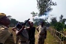 শূন্যে গুলি ছুড়ছে পুলিশ! দেখে তাজ্জব আমজনতা, ব্যাপারটা কি?