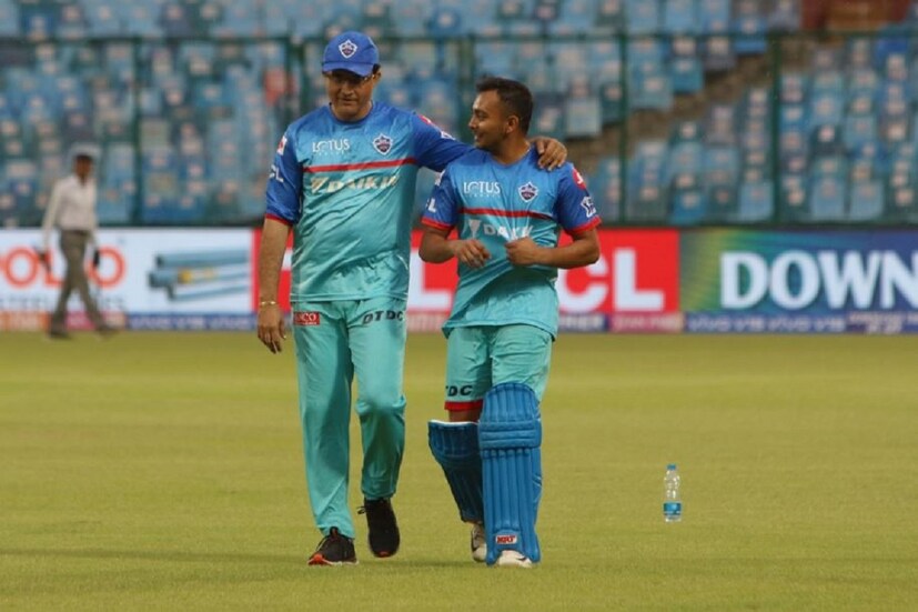 পৃথ্বীও শনিবার ট্রেনিং ক্যাম্পে পৌঁছেছেন। ভারতীয় ক্রিকেট দলের প্রাক্তন অধিনায়ক সৌরভ গঙ্গোপাধ্যায়ও  সাপোর্ট স্টাফদের অংশ। ক্যাম্পে খেলোয়াড়দের সঙ্গে সময় কাটাচ্ছেন সৌরভ গঙ্গোপাধ্যায়কে৷ Photo- File 
