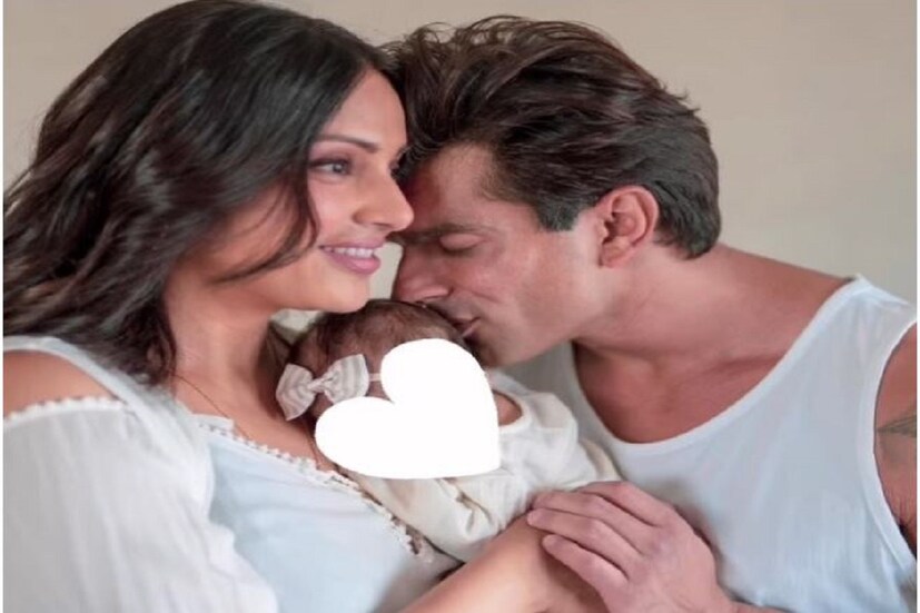 মাতৃত্বের সফর চুটিয়ে উপভোগ করছেন বিপাশা বসু! আনন্দে আত্মহারা বাবা করণ সিং গ্রোভার। মেয়ে দেবীকে নিয়েই প্রতিটা মুহূর্ত কাটছে বিপস-এর।