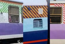ট্রেনের গায়ে সাদা-হলুদ-সবুজ ডোরাকাটা দাগ দেখেন? মানে বুঝলে কত যে সুবিধা সকলের!