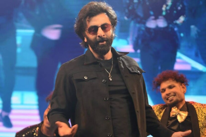 গত ১৭ বছরে কোটি কোটি টাকার সম্পত্তি হয়েছে রণবীরের। সূত্রের খবর,  রণবীর কাপুরের মোট সম্পত্তির পরিমাণ ৩৩০ কোটি টাকা। ব্র্যান্ড এন্ডোর্সমেন্ট থেকেও প্রচুর আয় করেন রণবীর। এছাড়াও ছবি থেকেও মোটা টাকা আয় করেন অভিনেতা৷