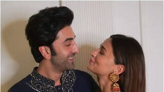 পানীয়তে চুমুক দিয়েই আলিয়াকে ভালবাসায় ভরালেন রণবীর, বিবাহবার্ষিকীতে বিয়ের অদেখা ছবি ভাইরাল