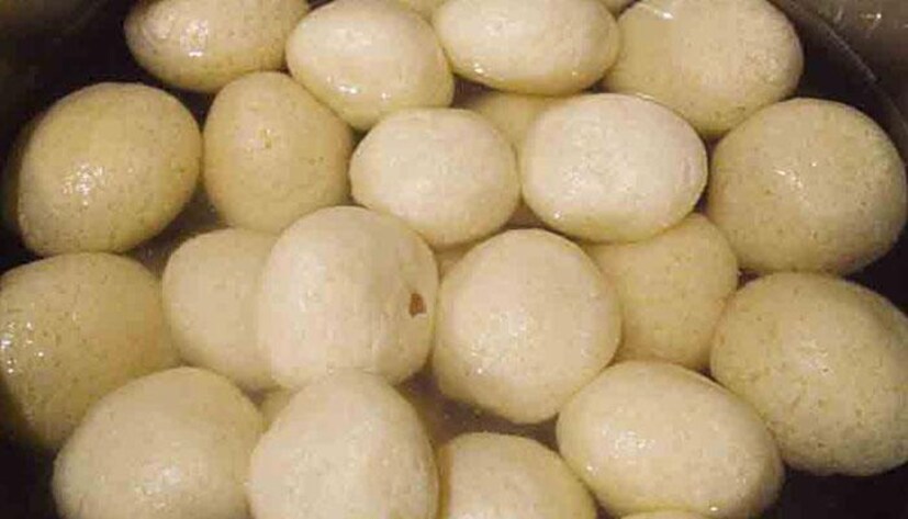 গরম রসগোল্লা ইমিউনিটি বাড়ায়। আমাশার সমস্যা গরম রসগোল্লা খেতে উপকার পাবেন। থাকলে গরম রসগোল্লা খান ১-২ট। উপকার পাবেন হাতেনাতে। 
