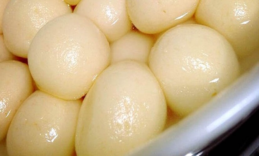 রসগোল্লা হাই প্রোটিন ডায়েট, থাকে প্রচুর ডায়েটারি ফাইবার থাকে, যা হজম ক্ষমতা বৃদ্ধি করে, ফলে দেহের ওজন নিয়ন্ত্রণে থাকে।