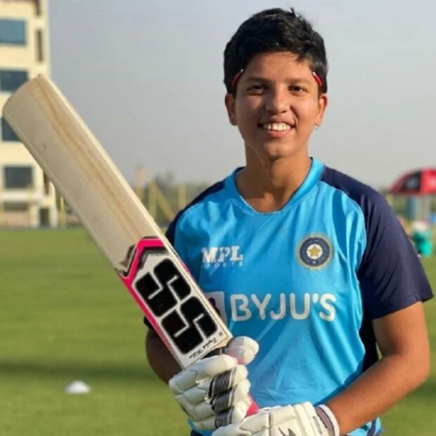 রিচার মারকাটারি ব্যাটিং ও উইকেট কিপিংয়ের দক্ষতার জন্য নিলামে যে তাকে নিয়ে দড়ি টানাটানি হবে ,সেটা জানাই ছিল।