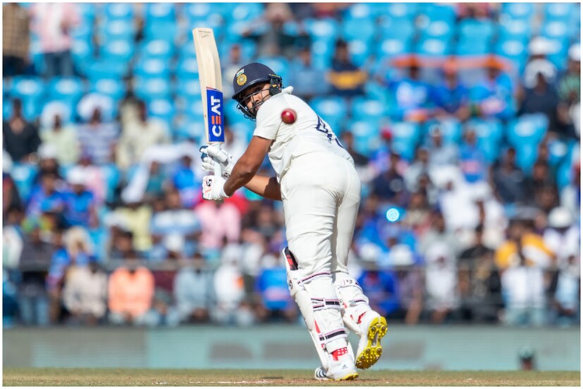 নাগপুরে ভারত বনাম অস্ট্রেলিয়ার প্রথম ইনিংসে অধিনায়কোচিত ইনিংস খেললেন রোহিত শর্মা। দ্বিতীয় দিনে চাপের মুহূর্তে ব্যাট করে শতরান পূরণ করলেন ভারত অধিনায়ক।