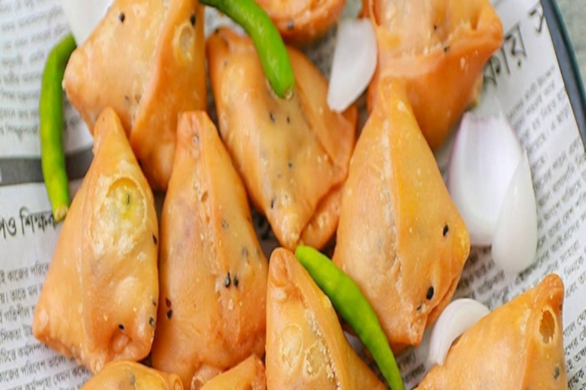 সিঙাড়া দেখেই দিলখুশ? এ স্বাদে মজবে মন প্রাণ! দাম শুনলে লোকে বলে সত্যিই 'বোকা!'