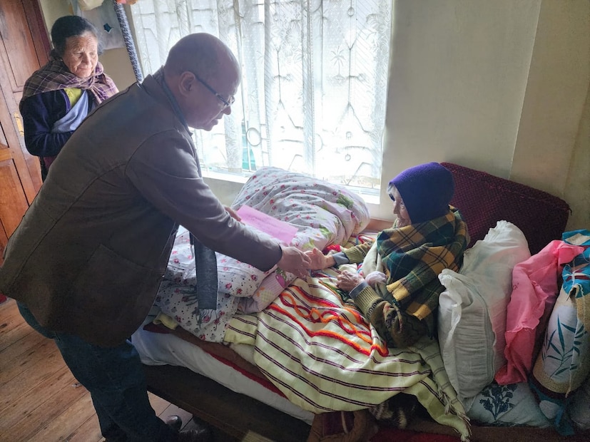 বুধবার প্রবীণ নাগরিকেরা হোম ভোটিং অনুশীলন করেন৷