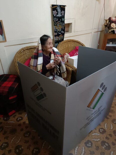 প্রসঙ্গত, ত্রিপুরার বিধানসভা ভোটেও প্রবীণ এবং বিশেষভাবে সক্ষমদের জন্য এই বিশেষ পদক্ষেপের সিদ্ধান্ত নিয়েছে রাজ্য নির্বাচন কমিশন।