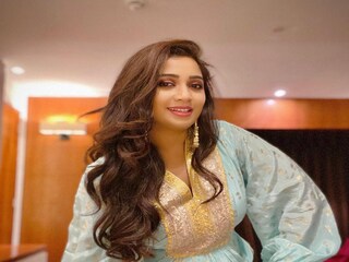 ইন্ডিয়ান আইডলের মঞ্চে স্মরণীয় ঘটনা, প্রতিযোগীর গানে মঞ্চ কাঁপালেন শ্রেয়া ঘোষাল!