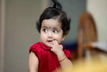 আপনার বাচ্চাও কি আঙুল চোষে? কারণ জানেন? ৯৯% মানুষই কারণ জানেন না, আপনি?